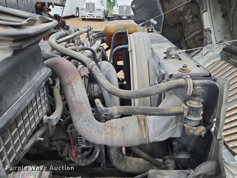 image for item EM7342 2013 International MA035 box truck