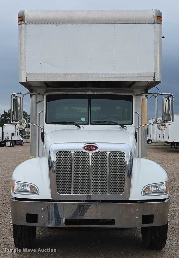 image for item EM7343 2006 Peterbilt 335 box truck