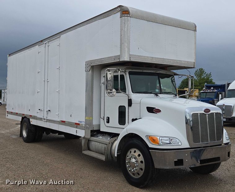 image for item EM7343 2006 Peterbilt 335 box truck