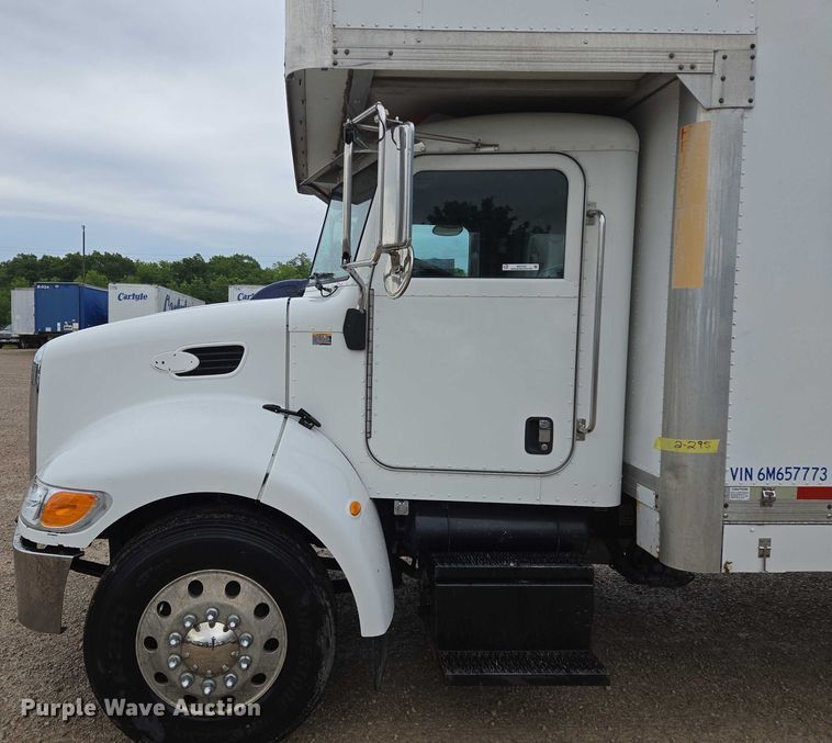 image for item EM7343 2006 Peterbilt 335 box truck