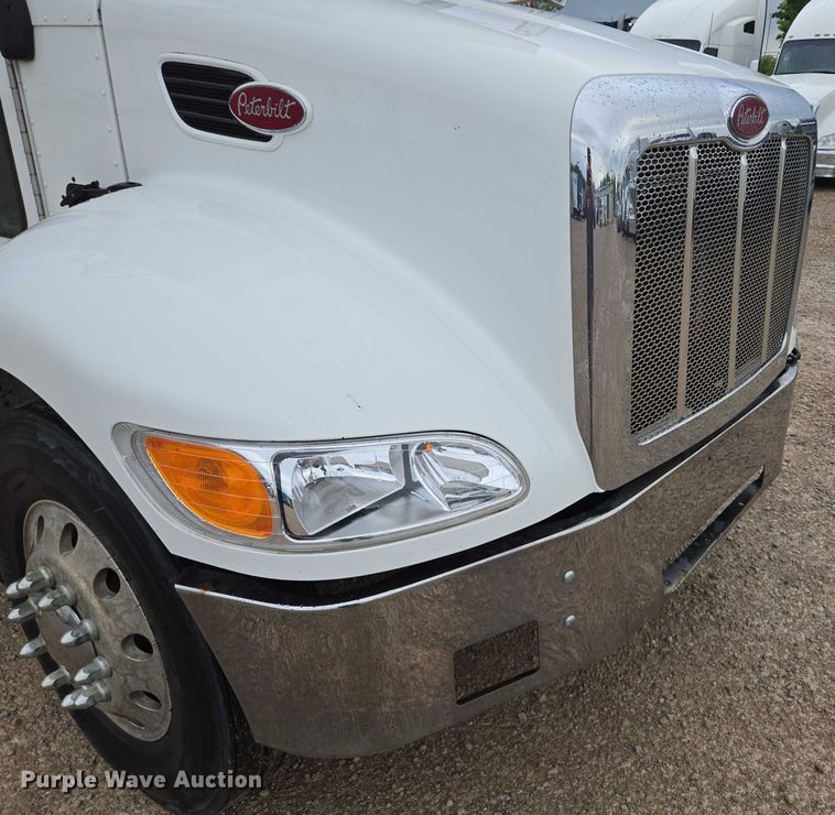 image for item EM7343 2006 Peterbilt 335 box truck