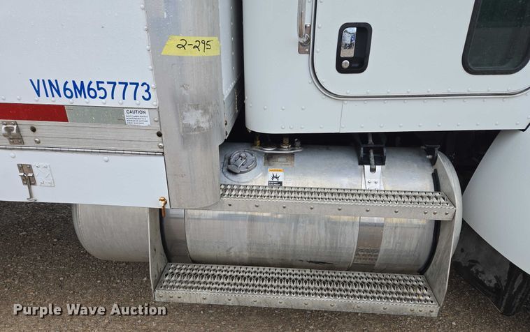 image for item EM7343 2006 Peterbilt 335 box truck