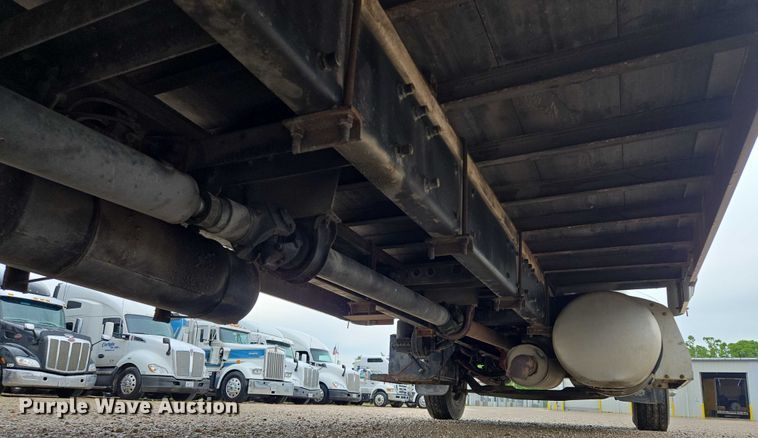 image for item EM7343 2006 Peterbilt 335 box truck