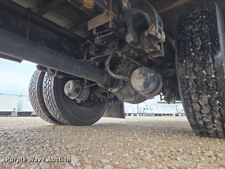 image for item EM7343 2006 Peterbilt 335 box truck