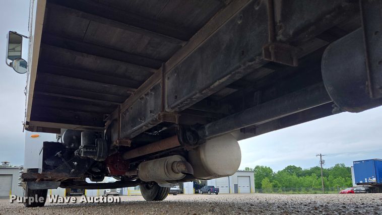 image for item EM7343 2006 Peterbilt 335 box truck