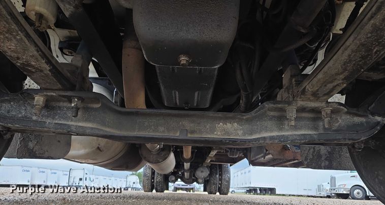 image for item EM7343 2006 Peterbilt 335 box truck