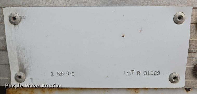 image for item EM7343 2006 Peterbilt 335 box truck