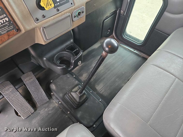 image for item EM7343 2006 Peterbilt 335 box truck