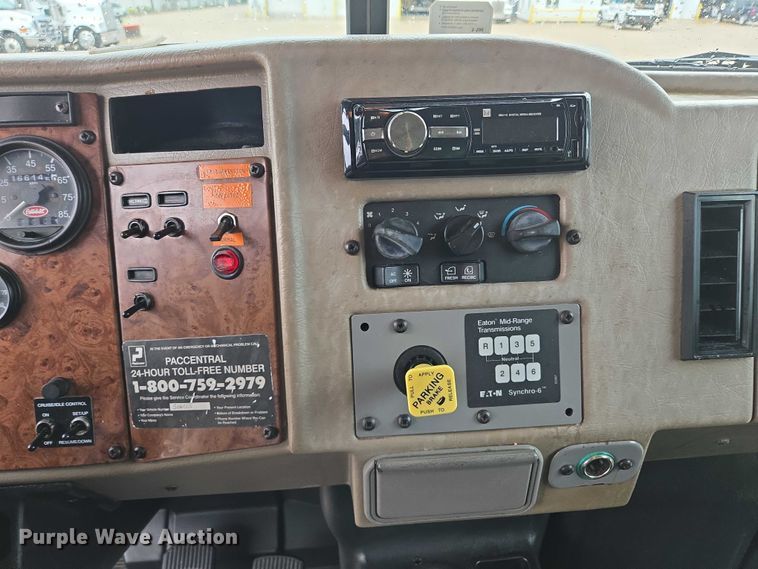 image for item EM7343 2006 Peterbilt 335 box truck