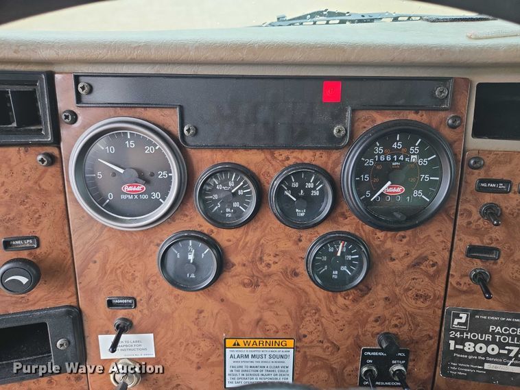 image for item EM7343 2006 Peterbilt 335 box truck