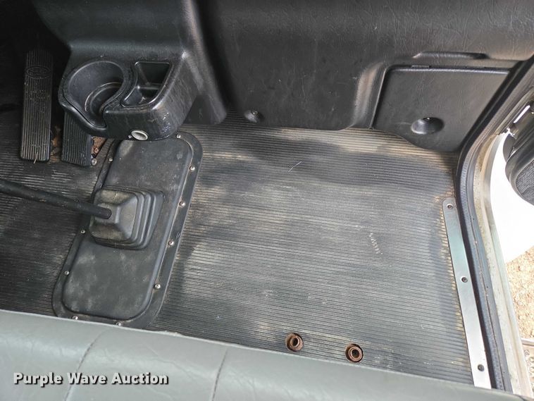 image for item EM7343 2006 Peterbilt 335 box truck