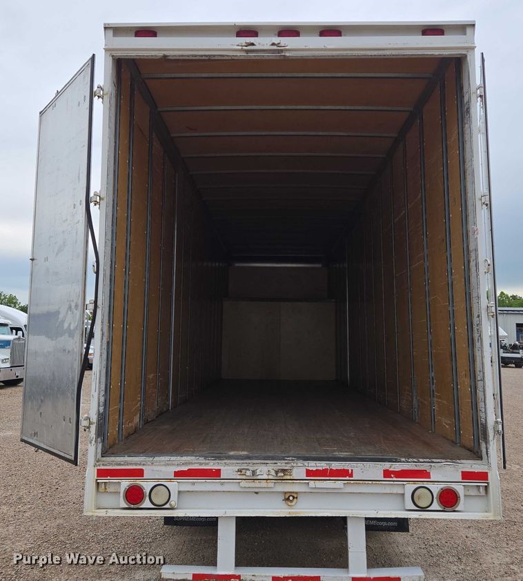 image for item EM7343 2006 Peterbilt 335 box truck