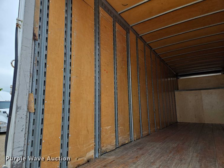 image for item EM7343 2006 Peterbilt 335 box truck