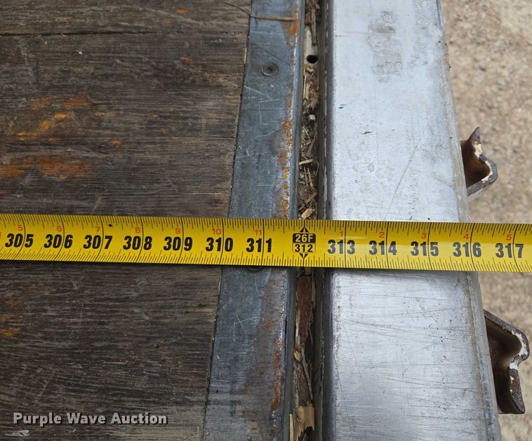 image for item EM7343 2006 Peterbilt 335 box truck