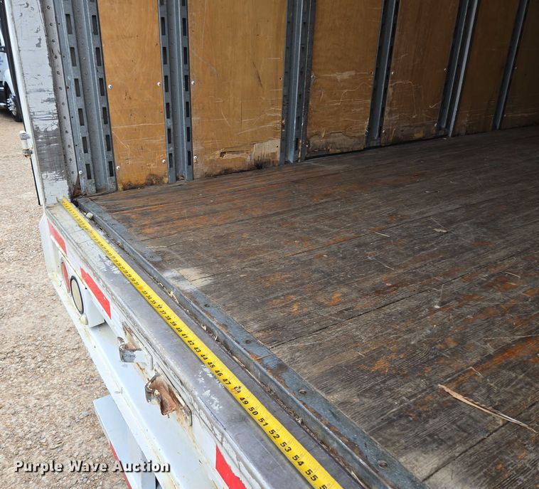 image for item EM7343 2006 Peterbilt 335 box truck