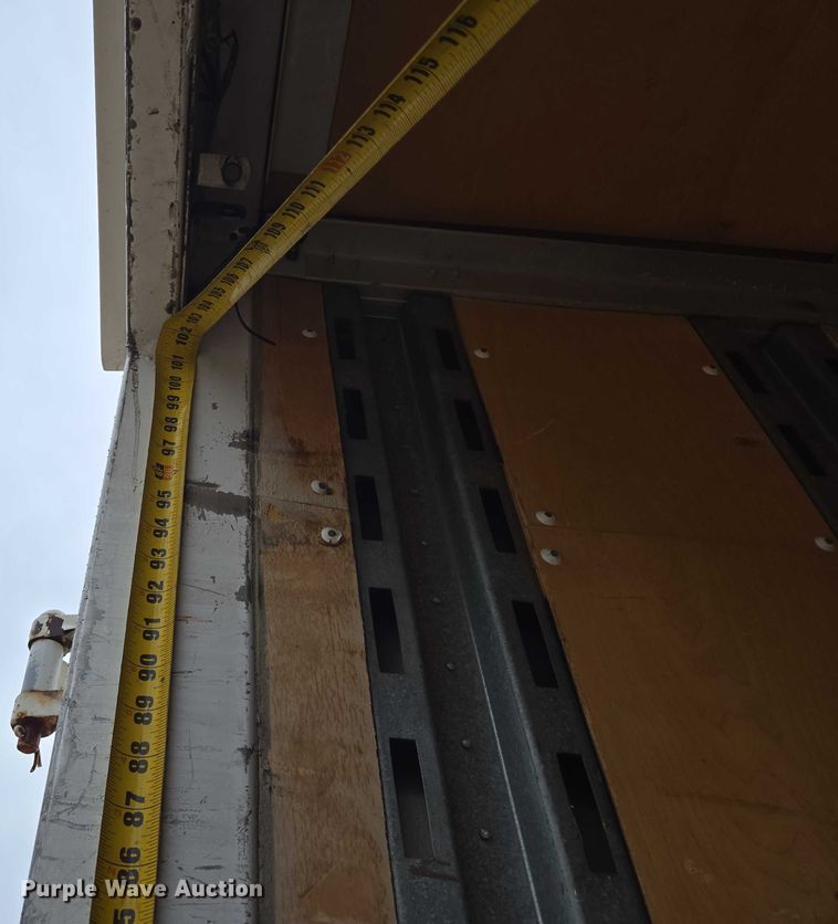 image for item EM7343 2006 Peterbilt 335 box truck