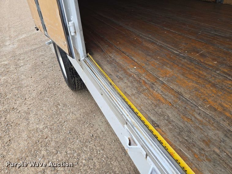 image for item EM7343 2006 Peterbilt 335 box truck