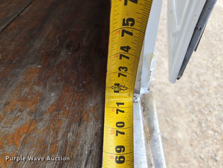 image for item EM7343 2006 Peterbilt 335 box truck