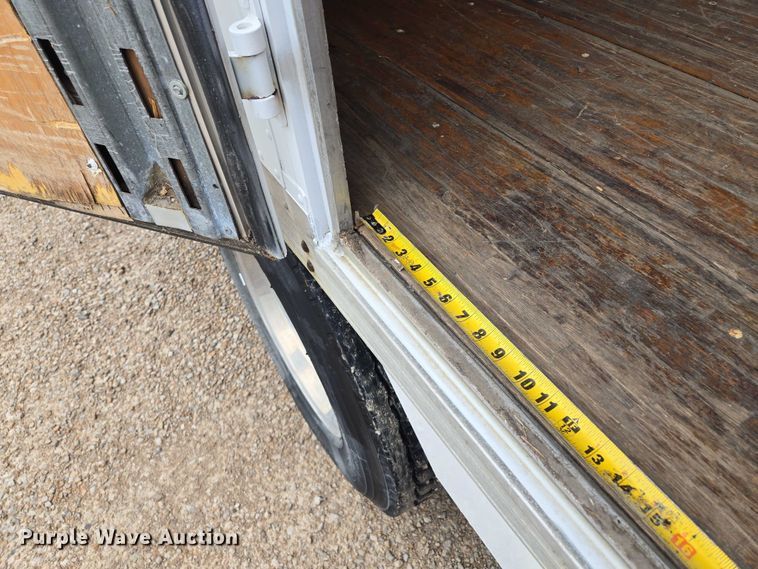 image for item EM7343 2006 Peterbilt 335 box truck