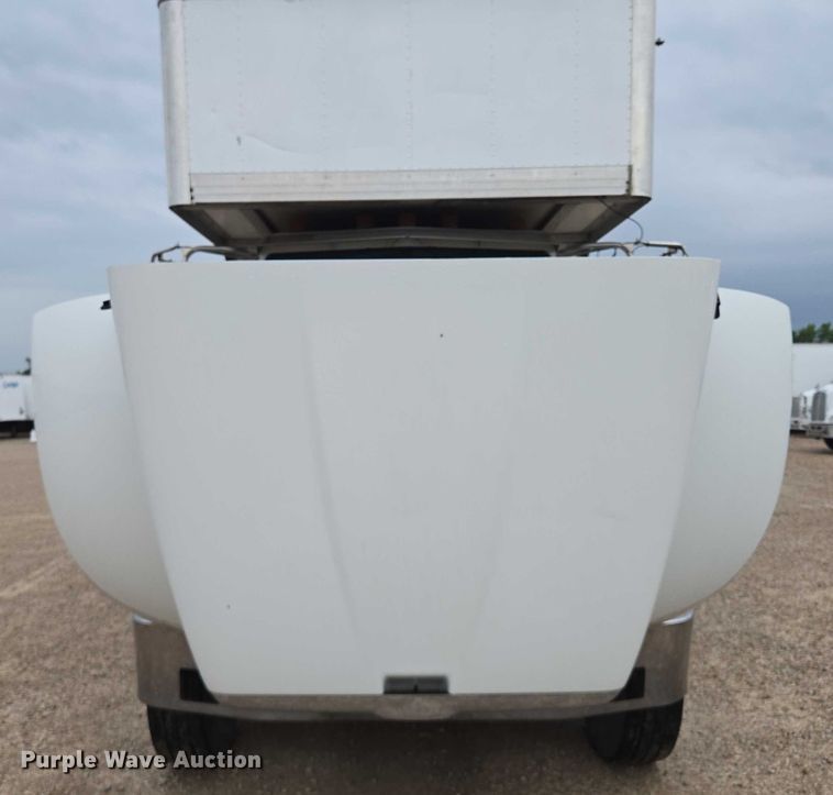 image for item EM7343 2006 Peterbilt 335 box truck