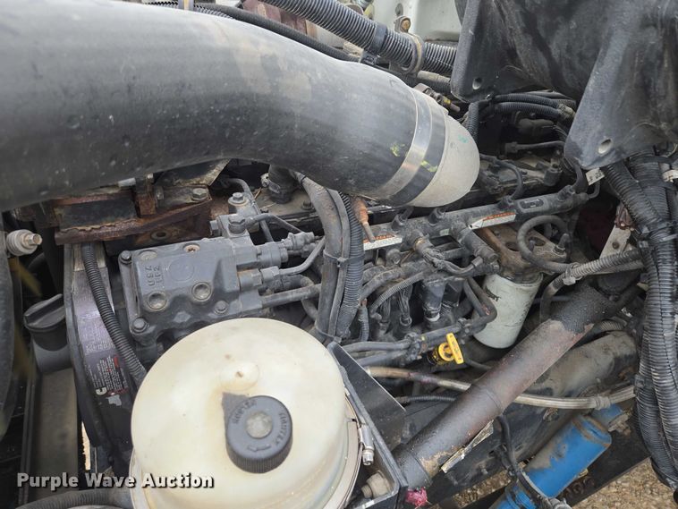 image for item EM7343 2006 Peterbilt 335 box truck