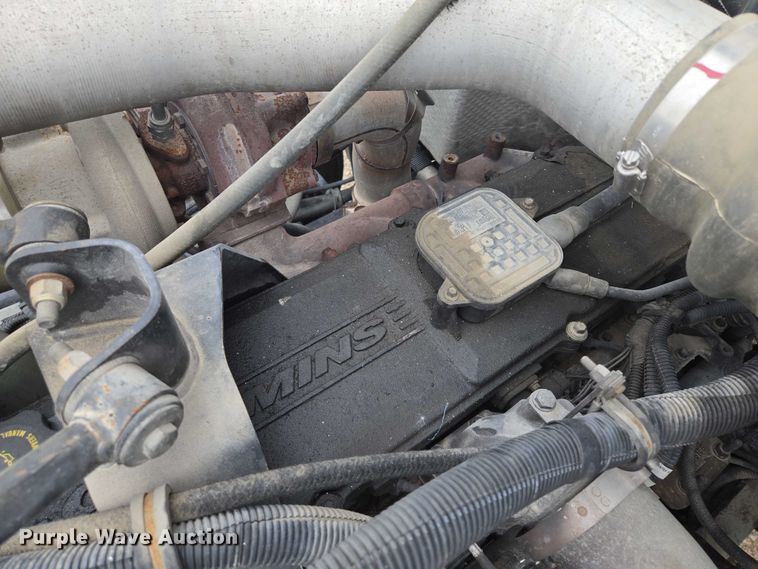 image for item EM7343 2006 Peterbilt 335 box truck