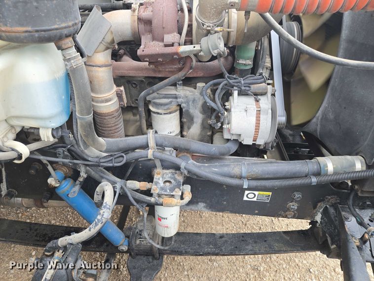 image for item EM7343 2006 Peterbilt 335 box truck