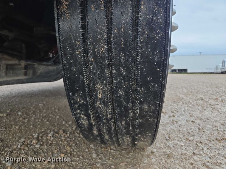 image for item EM7343 2006 Peterbilt 335 box truck