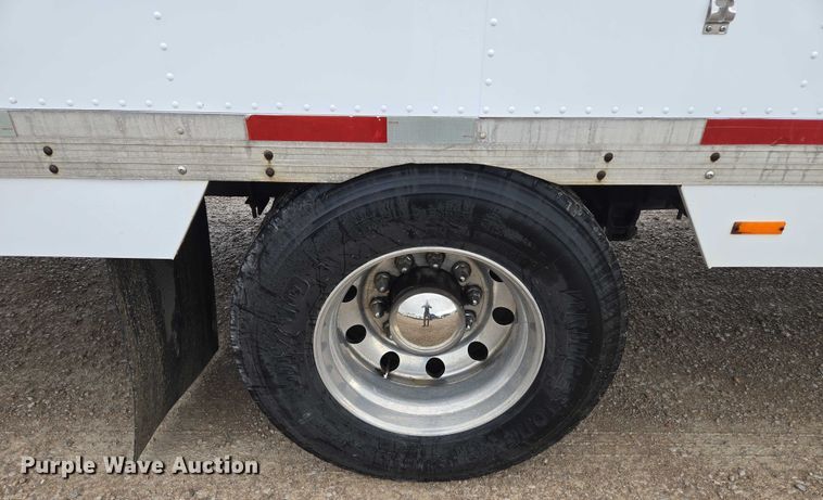 image for item EM7343 2006 Peterbilt 335 box truck