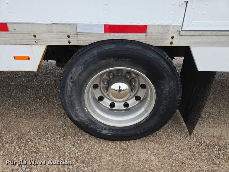 image for item EM7343 2006 Peterbilt 335 box truck