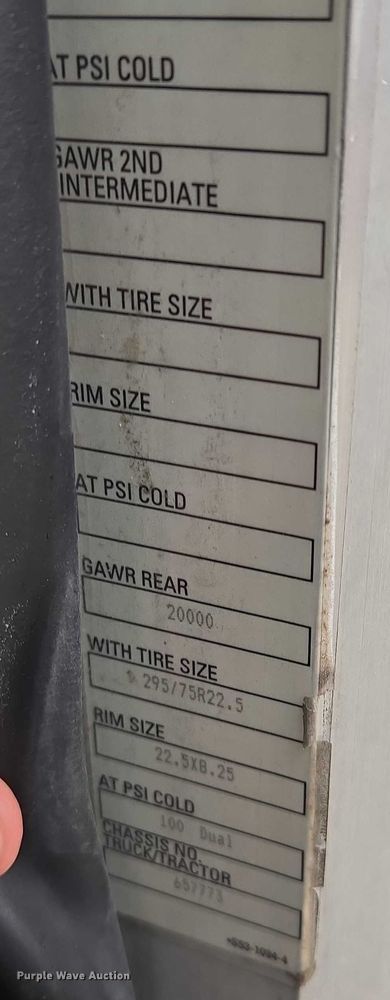 image for item EM7343 2006 Peterbilt 335 box truck