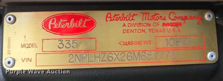 image for item EM7343 2006 Peterbilt 335 box truck