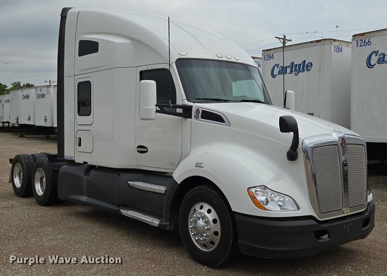 image for item EM7344 2017 Kenworth T680 semi truck