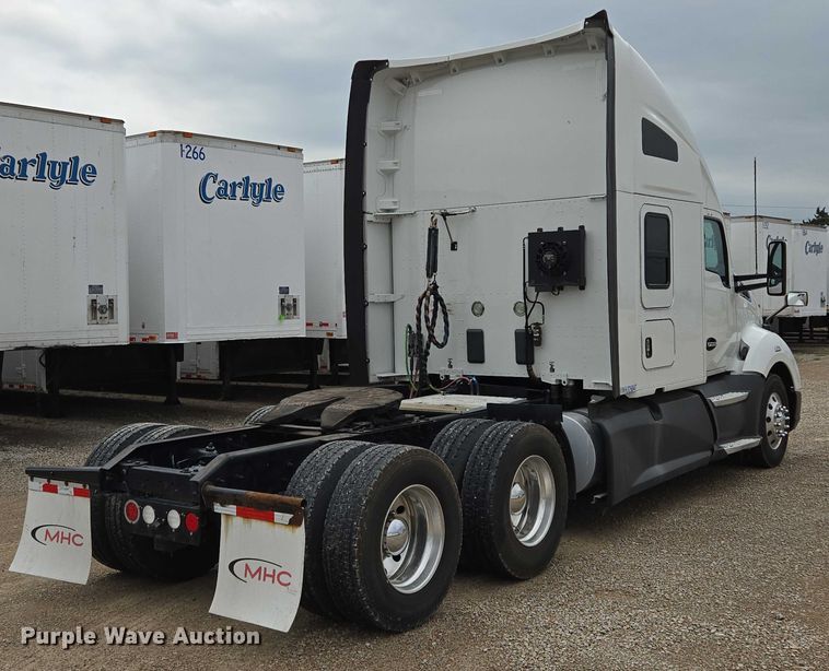 image for item EM7344 2017 Kenworth T680 semi truck