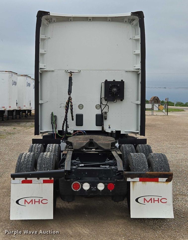 image for item EM7344 2017 Kenworth T680 semi truck