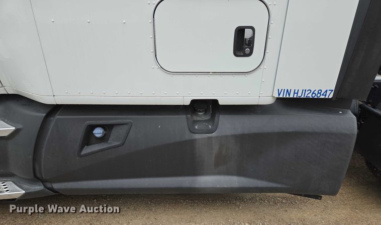 image for item EM7344 2017 Kenworth T680 semi truck