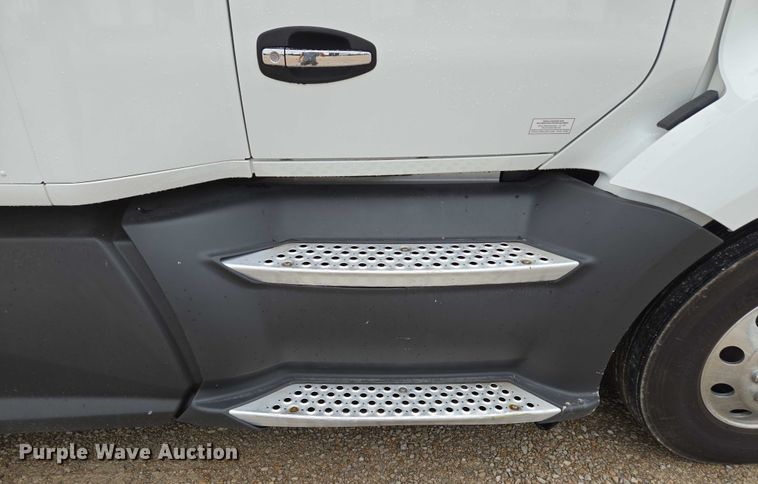 image for item EM7344 2017 Kenworth T680 semi truck