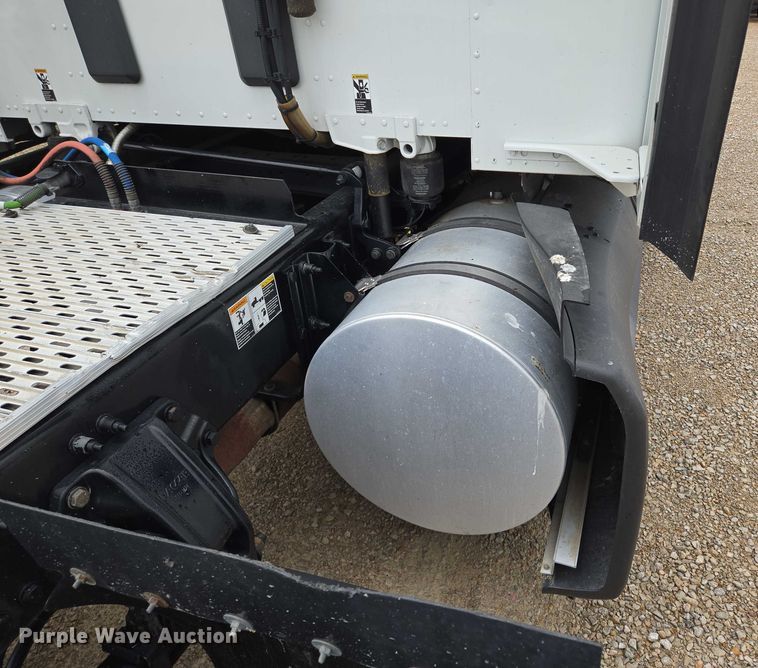 image for item EM7344 2017 Kenworth T680 semi truck