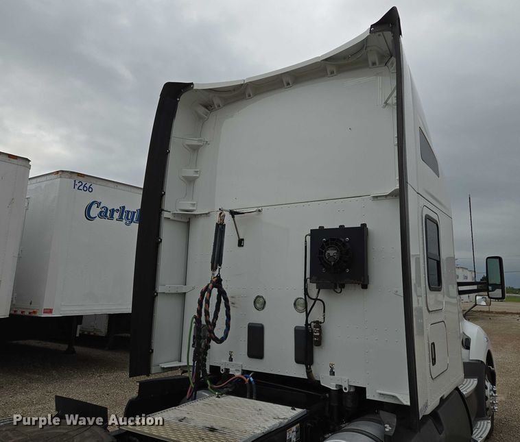 image for item EM7344 2017 Kenworth T680 semi truck