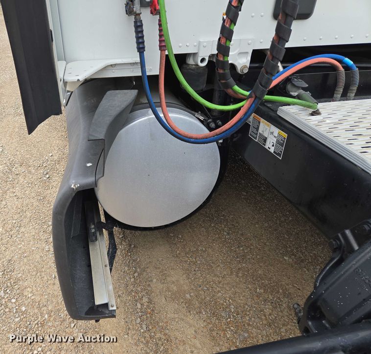 image for item EM7344 2017 Kenworth T680 semi truck