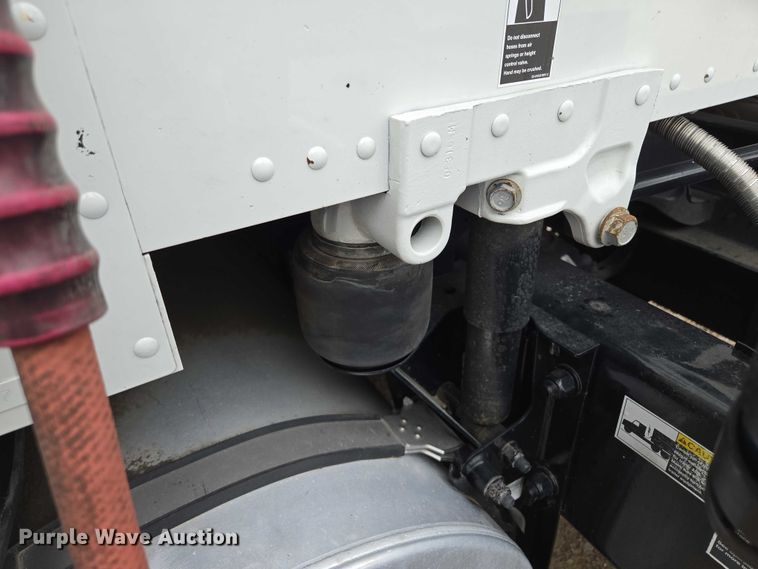 image for item EM7344 2017 Kenworth T680 semi truck