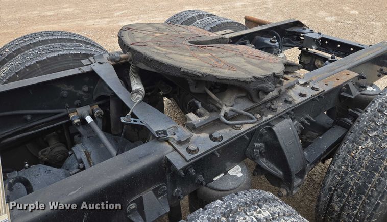 image for item EM7344 2017 Kenworth T680 semi truck