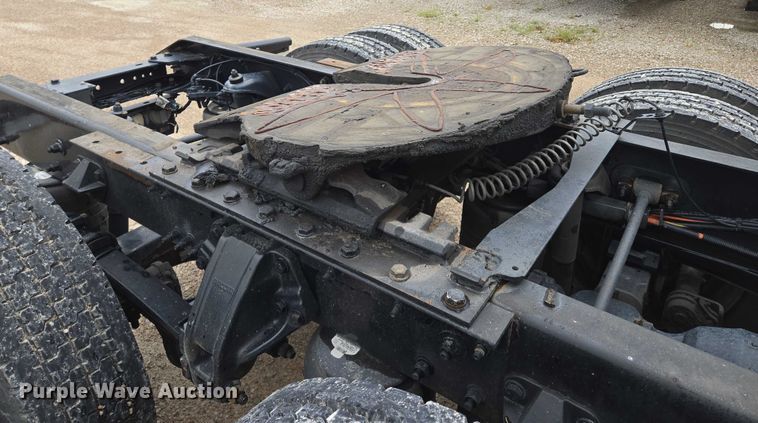 image for item EM7344 2017 Kenworth T680 semi truck