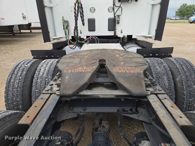 image for item EM7344 2017 Kenworth T680 semi truck