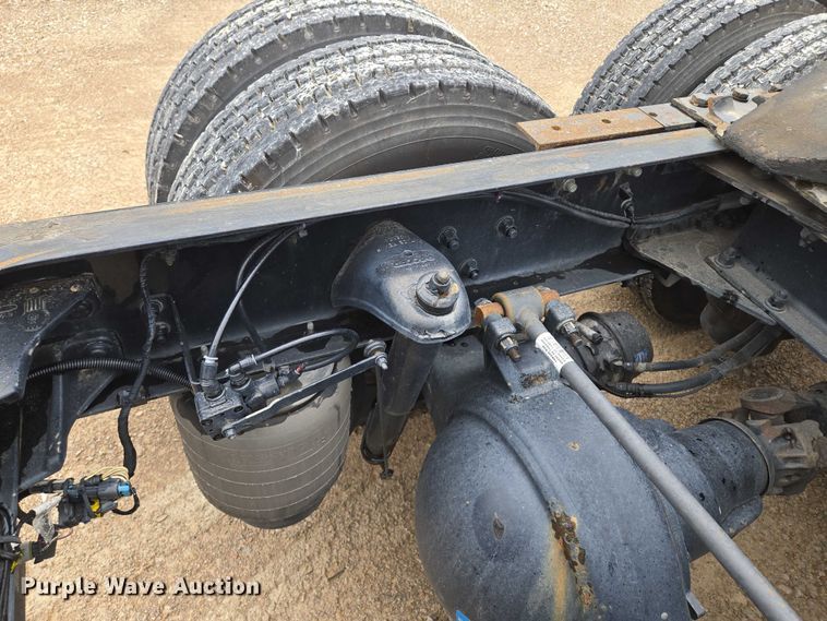 image for item EM7344 2017 Kenworth T680 semi truck