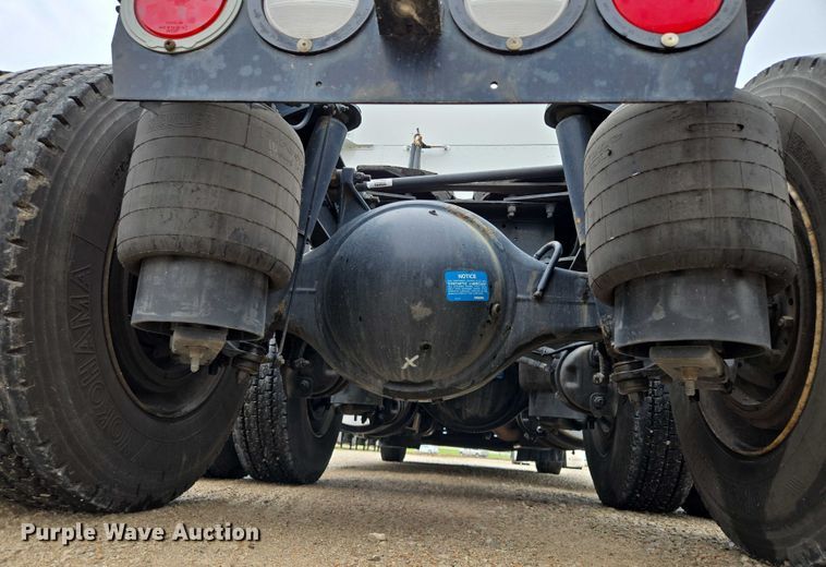 image for item EM7344 2017 Kenworth T680 semi truck