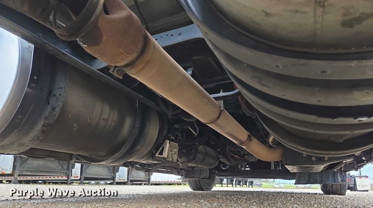 image for item EM7344 2017 Kenworth T680 semi truck