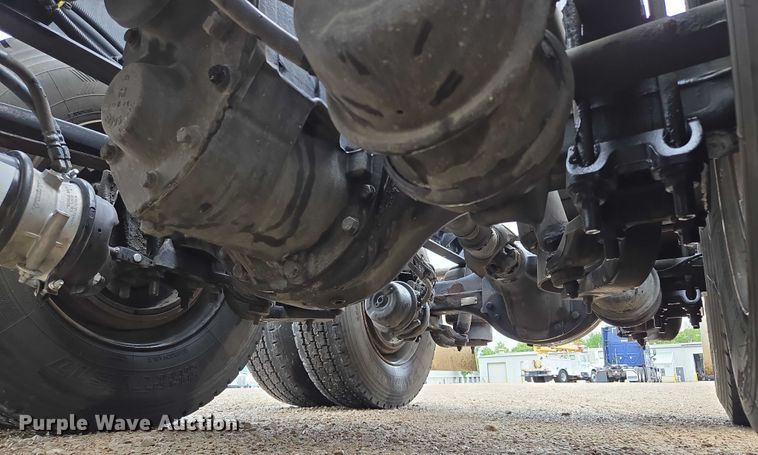 image for item EM7344 2017 Kenworth T680 semi truck