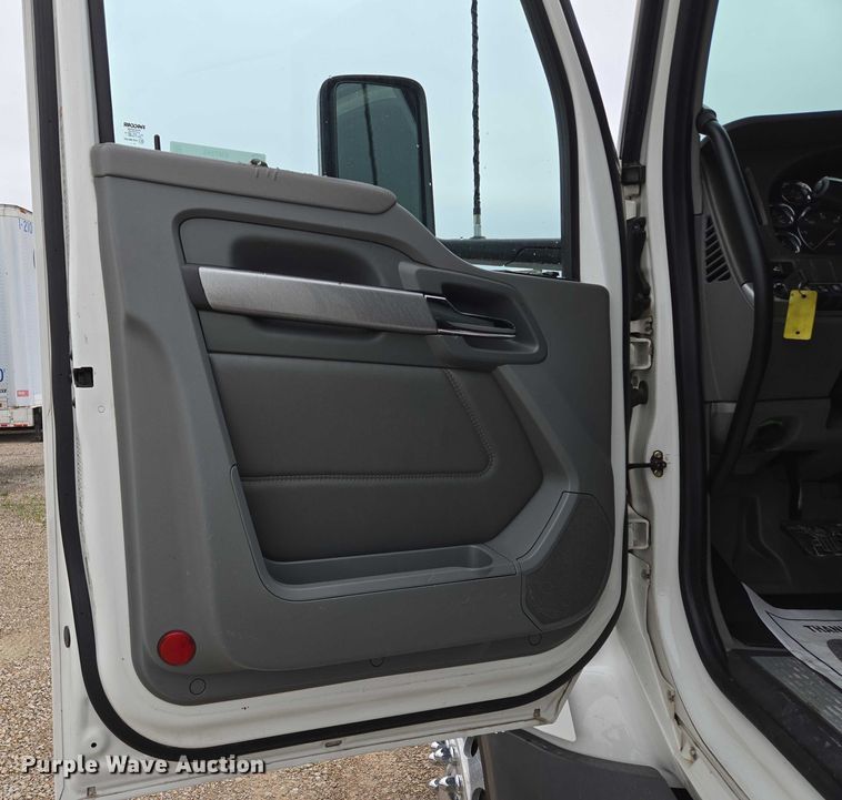 image for item EM7344 2017 Kenworth T680 semi truck