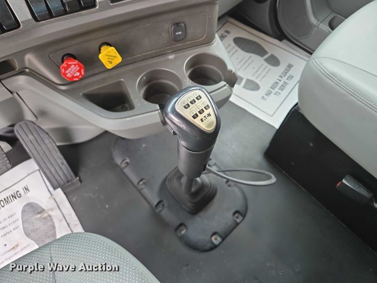 image for item EM7344 2017 Kenworth T680 semi truck